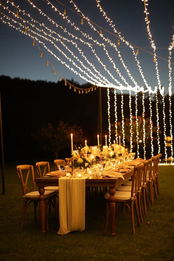 Marry Me Events - Sarkıt Işıklı Şık Düğün Masası