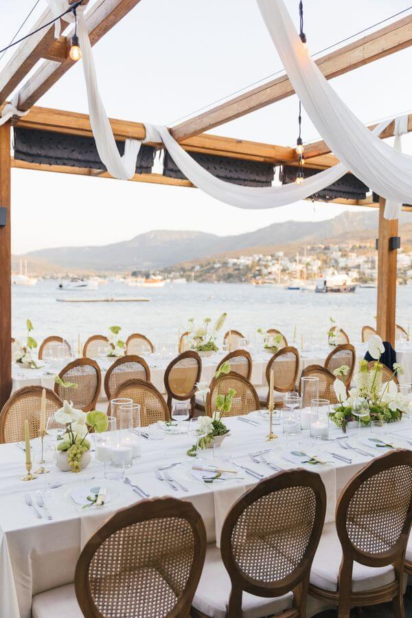 Burcu & Caner’in Minimal ve Estetik Bodrum Düğünü