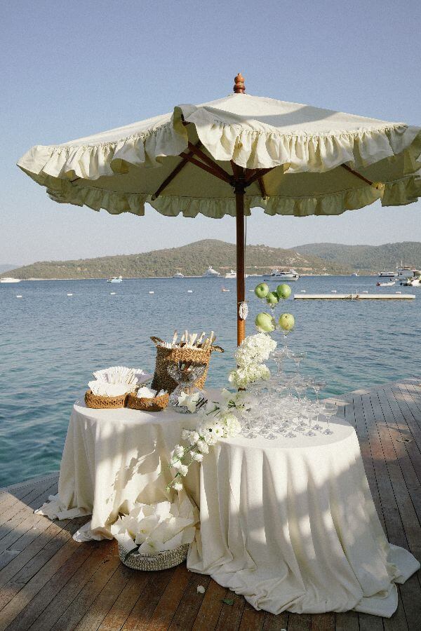 Burcu & Caner’in Minimal ve Estetik Bodrum Düğünü