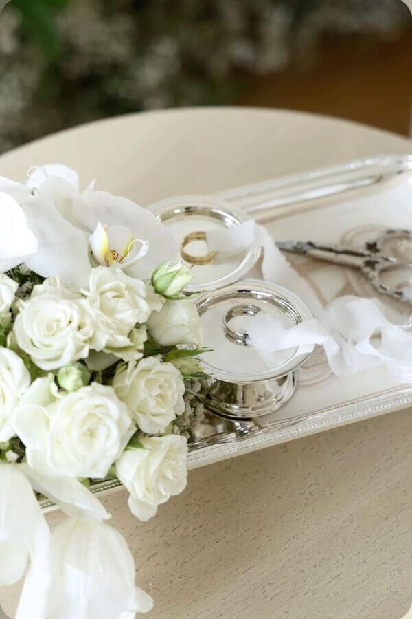 nişan töreninde gelin ve damada ne takılır